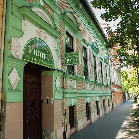 Budapest Garden Hotel Exterior photo