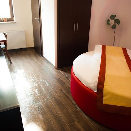 Budapest Garden Hotel Exterior photo