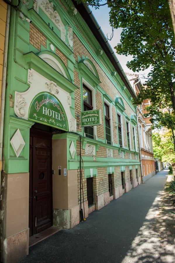 Budapest Garden Hotel Exterior photo
